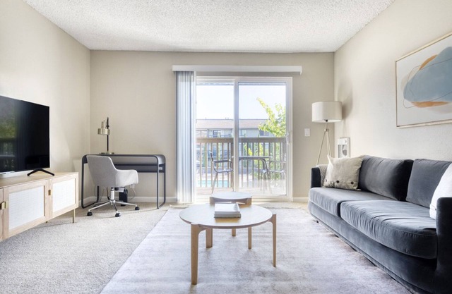 Charming Foster City 1BR w/Gym, Pool, W/D, near highways, by Blueground