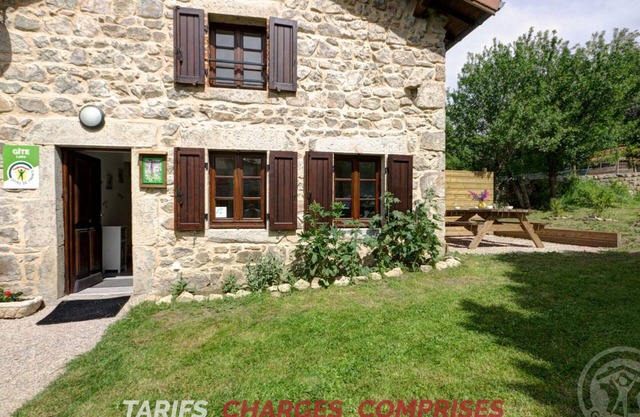 Charming Stone Cottage with Terrace, Hiking Trails, Pet-Friendly, Modern Amenities in Haut Forez