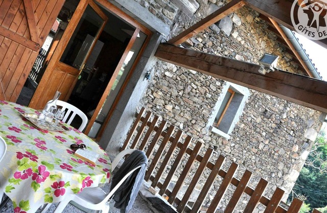 Charming 3-Bedroom Cottage with Fireplace, Near St-Etienne & Outdoor Activities