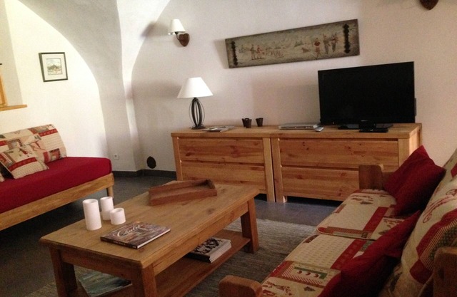Charming Serre-chevalier/Monetier 4/6-person apartment with garden.