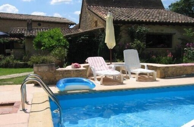 Charming cottage, quiet ideal rest with pool and sauna