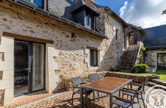 Charming Guest Room with Pool near Angers Expo - Tranquil Setting, Private Terrace