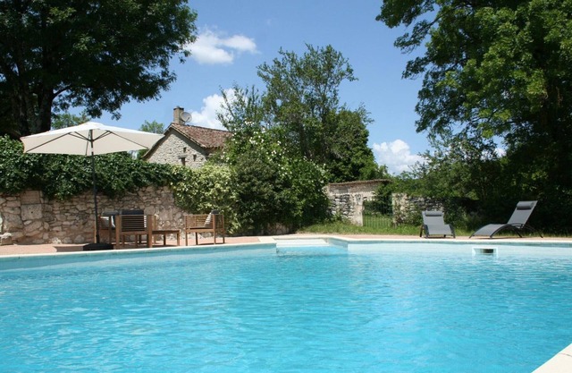 Charming Cottage with Pool in 7ha Property, Near Vineyards & Medieval Sites
