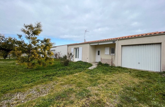 Charming 2BR Home in Saint-Georges-d'Oléron with Garden, Close to Shops & Cycle Paths