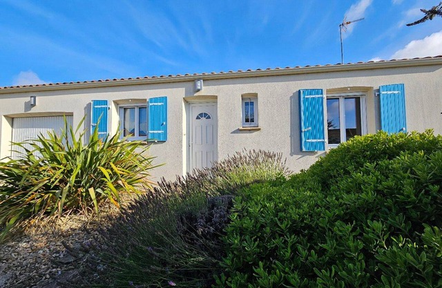 Charming House Between Coast and Countryside, Quiet Area, 10km from Beach