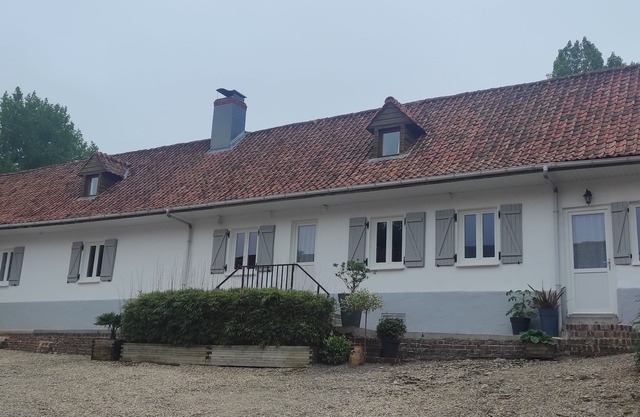Charming cottage with indoor pool, heated quietly near the sea