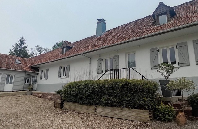 Charming cottage with heated indoor pool and quiet near the sea