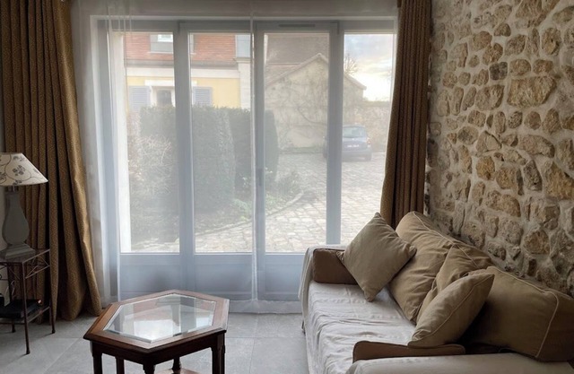 Charming newly renovated 1 bedroom house in St-Nom-la-Bretèche with fibre WiFi