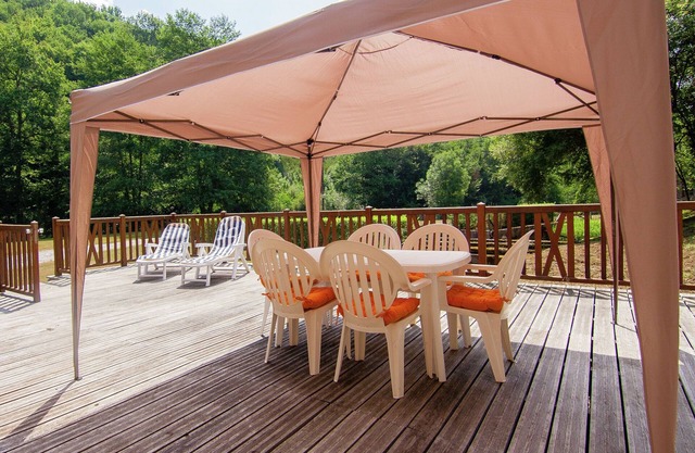 Charming chalet with swimming pool