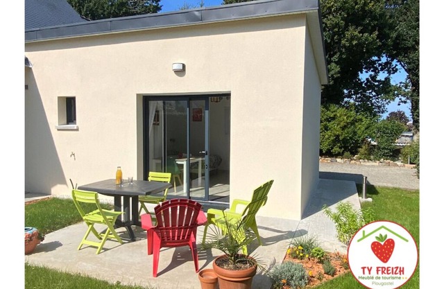 Charming furnished studio with terrace and south-facing garden for 2p, near town