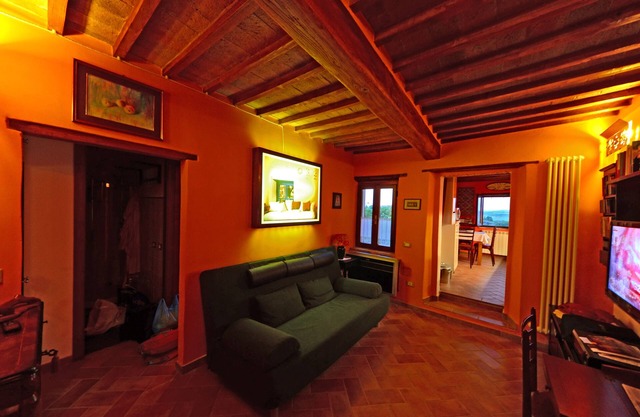 Charming Gateway to Tuscany - The scenic House of the Lamps in Val d'Orcia