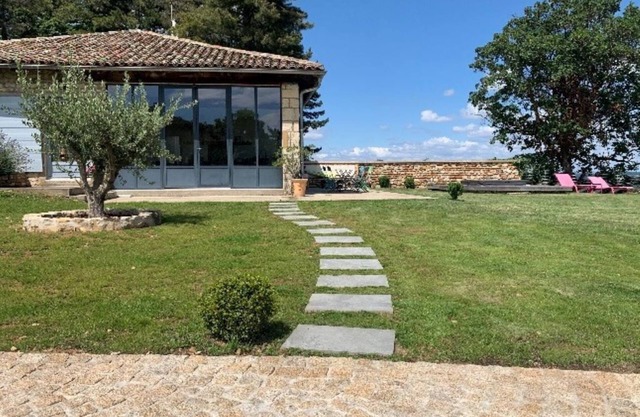 Charming gîte for 6 people, panoramic view, near Lyon and the Beaujolais region