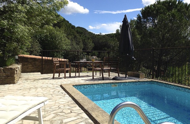 Charming gîte with heated swimming pool