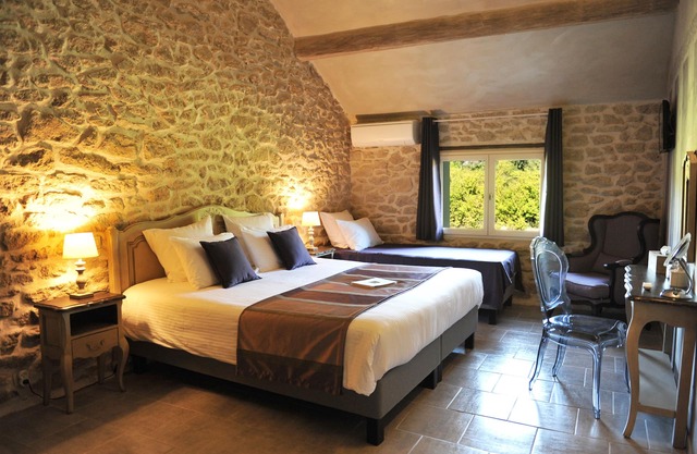 CHARMING GUEST HOUSES IN PROVENCE IN THE HEART OF THE VINES
