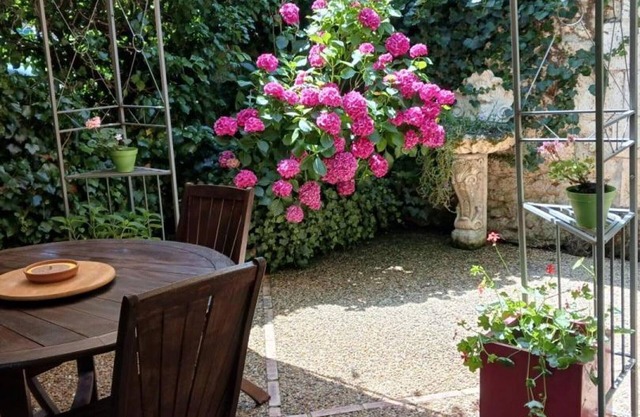 Charming house in Brantôme, pets allowed, parking included