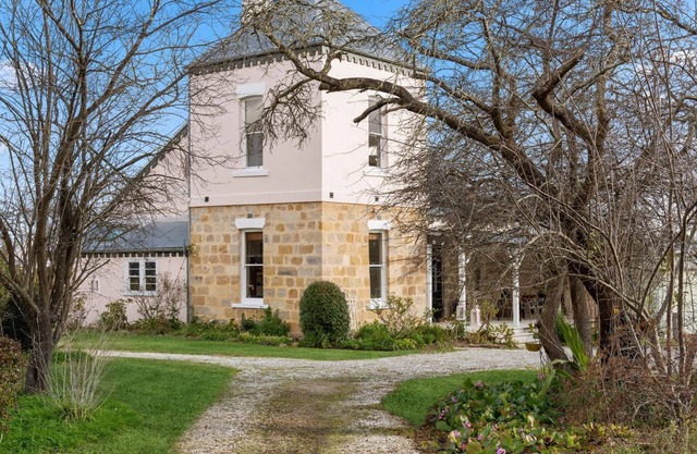 Charming Historic Rural Escape Near the Blue Mtns