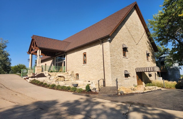 Charming historic barn with AC and WiFi in Plattsmouth