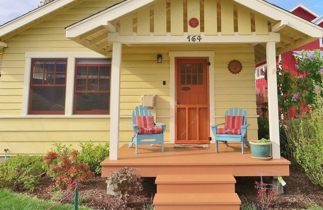 Charming historic cottage just 4 blocks from downtown (Licensed PA 17-248)