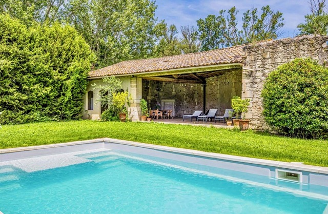 Charming historic guest house & pool in heart of Provence. Arles-St-Rémy-Avignon