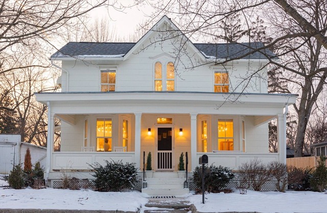 Charming Historic Home, Luxurious Remodel, Walk to Downtown, Tree-Lined Street