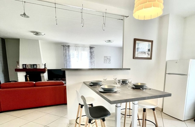 Charming house 90m ² renovated ground floor, in the district of La Chaume