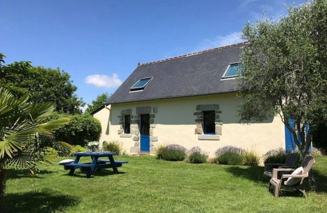 Charming house PLAGE de TRONOEN: countryside by the sea and absolute peace and quiet!