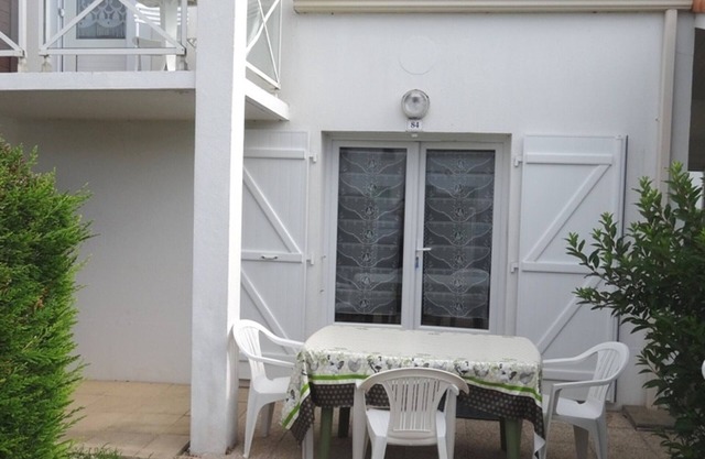 Charming Home with Private Pool, Near Beach & Shops, Sleeps 5