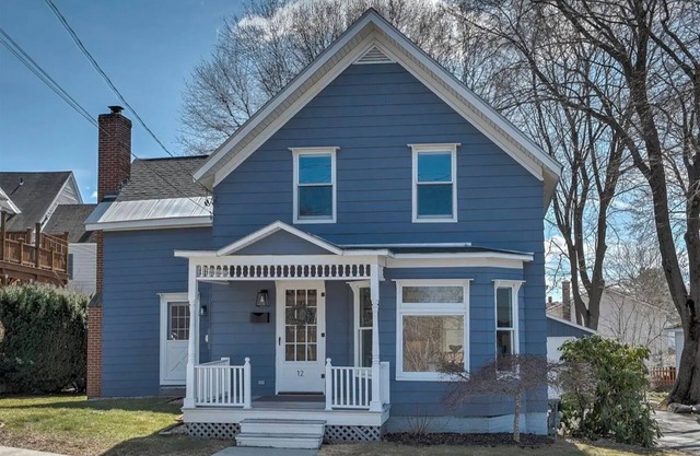 Charming Home Walk to Downtown!