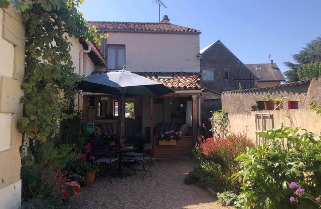 Charming house on Loire Deux Sevre Border