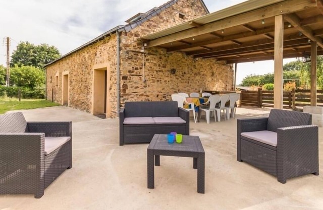 Charming House with Scenic Valley Views, Near Erdre River, Sleeps 8, Pet-Friendly