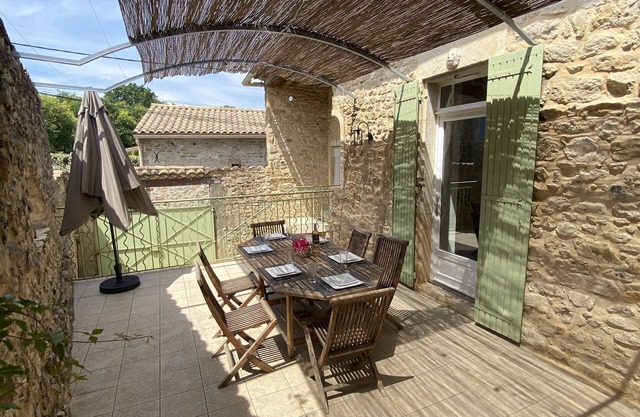 Charming house 500 m from the river with terrace and courtyard.