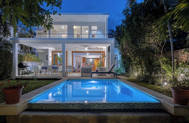 Charming house; 8 guests, in private Residencial El Portillo; 150 Mts to beach.