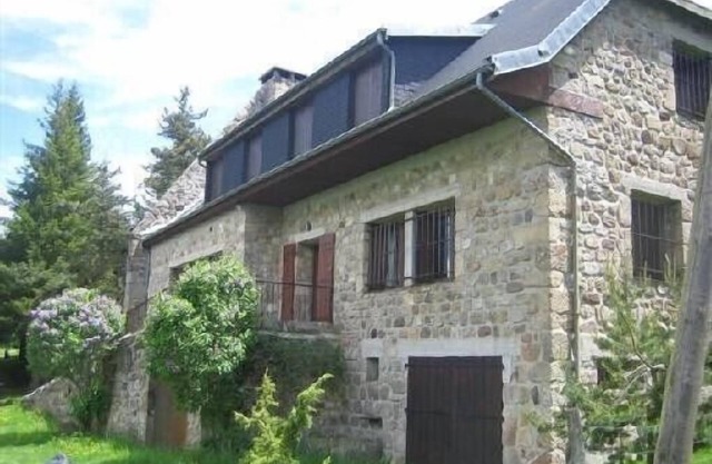 Charming house to rent for 15 people at lake issarles ardeche