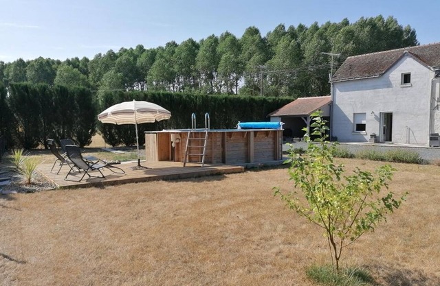 Charming House with Pool, Garden, and Fishing Pond Near Loire Castles