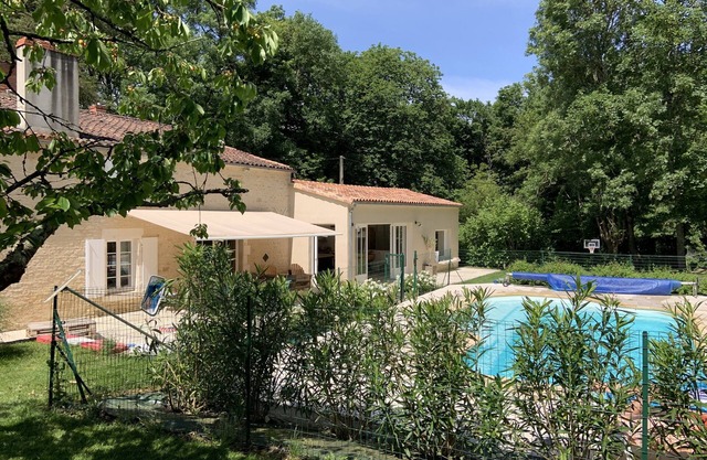 Charming house, swimming pool, countryside, halfway between La Rochelle and Puy-du-Fou