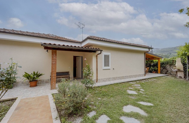 Charming house in a village 15 minutes from the Ligurian Sea