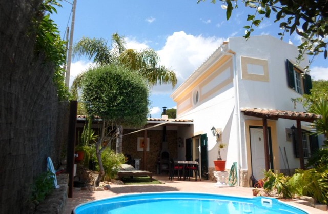 Charming house in central Algarve in quiet highland, only 18 km to airport