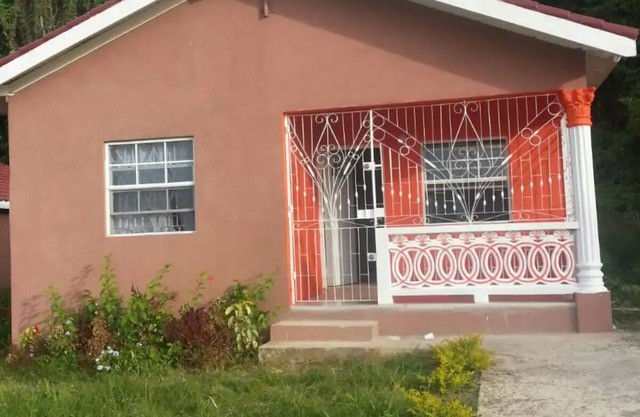 Charming house in delightful Boscobel with AC, WiFi. quiet neighborhood,