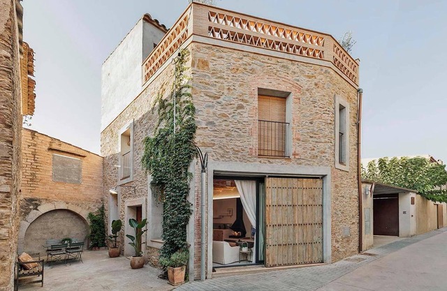 Charming House in Gualta near Montgrí Castle