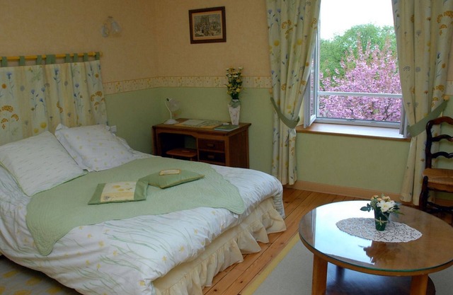 Charming house in orchard heart with fireplace, secret garden and children's games