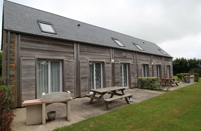 "Charming House near Beach: 3BR, Terrace, BBQ, Pet-Friendly, Parking, WiFi"
