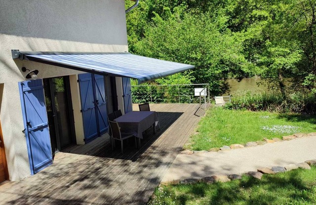 Charming house on the edge of L’Aveyron for nature lovers.