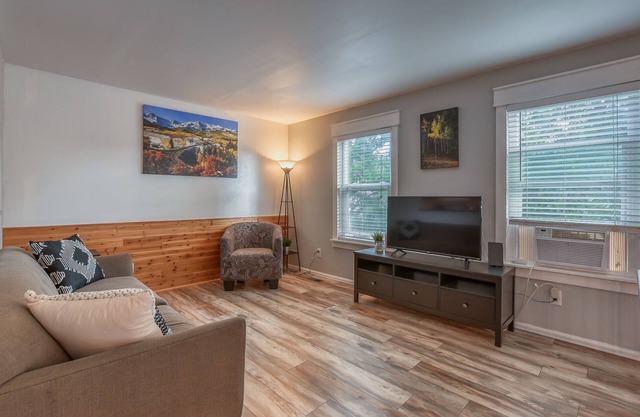 Charming House in Colorado Springs w/Private yard