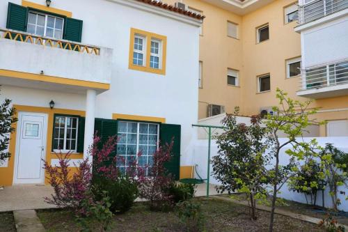 Charming house with fireplace in Grândola, 142 m², Internet included