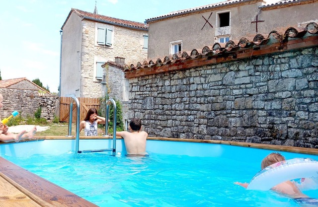 Charming House with Pool and Jacuzzi - Family Stay in the Lot