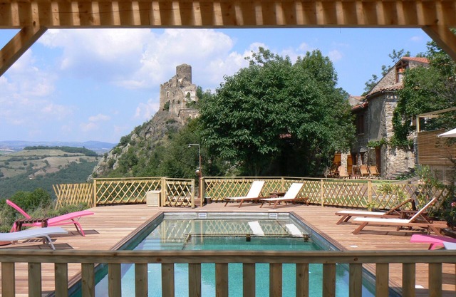 Charming house with swimming pool, quiet location, panoramic view