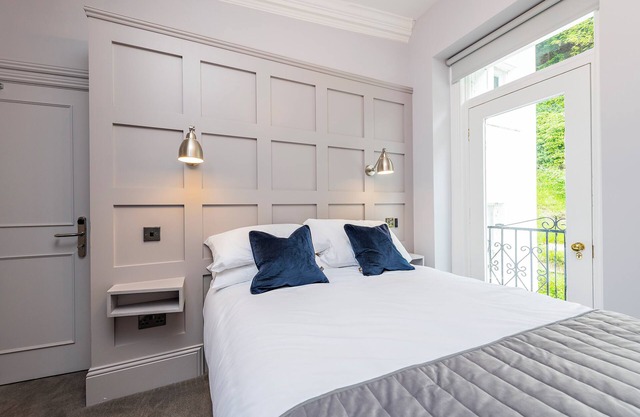 Charming Howth Marina Retreat