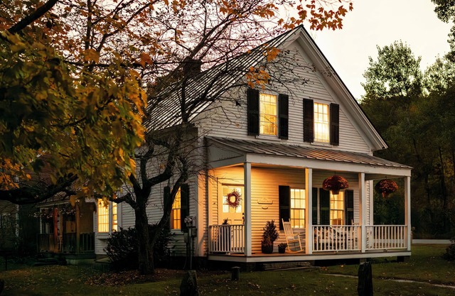 Charming In Village Farmhouse - steps to Historic Grafton Inn