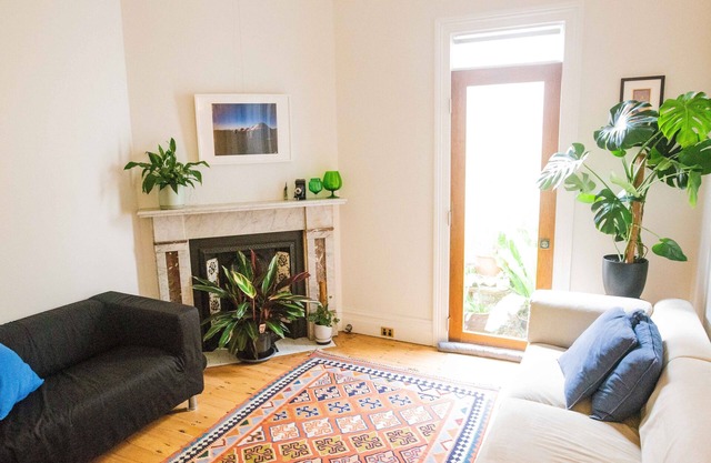 Charming Innercity Furnished 3 bedroom House 10 min bus from City