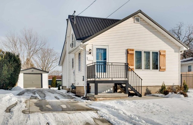 Charming Iowa Abode Near Knoxville Raceway!